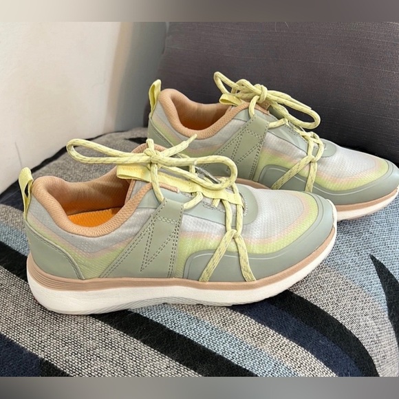Vionic Shoes - Vionic Austyn Women's Athletic Walking Comfort Sneaker Multicolored Size 6